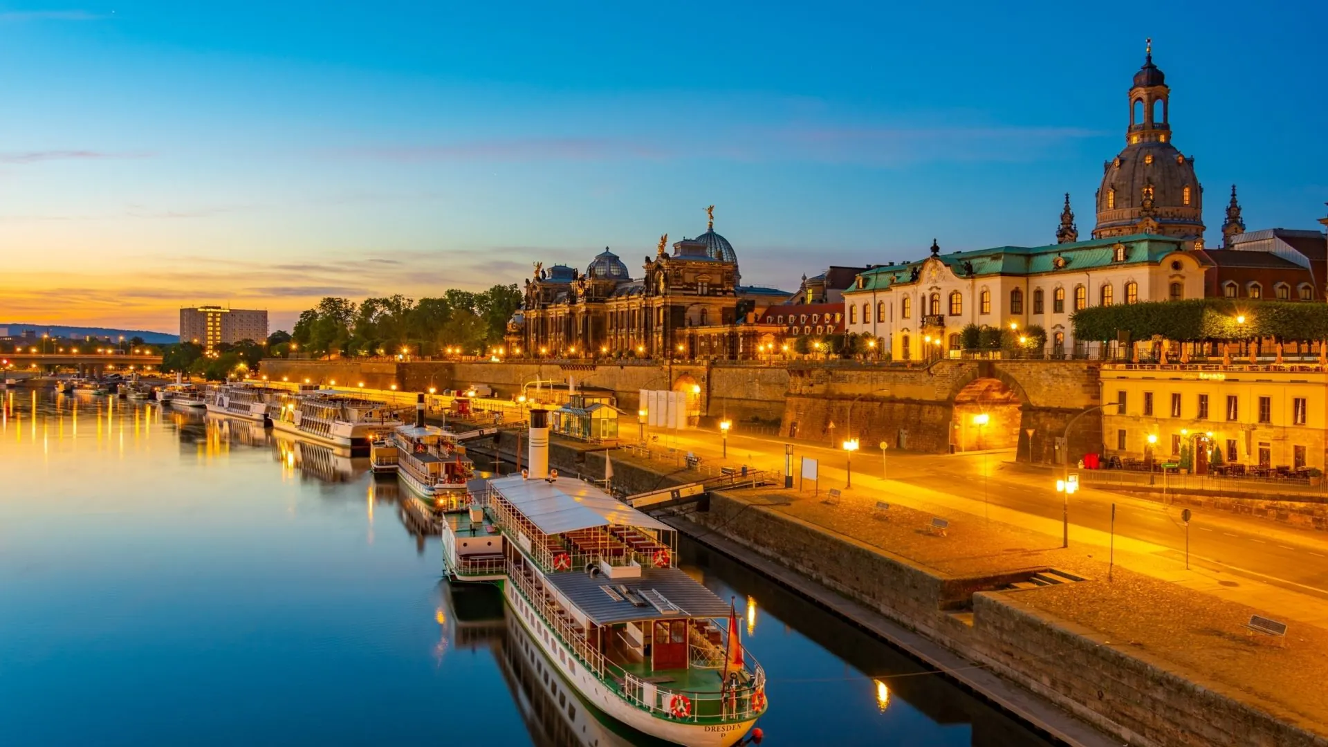 dresden terrassenufer abends berleuchtet